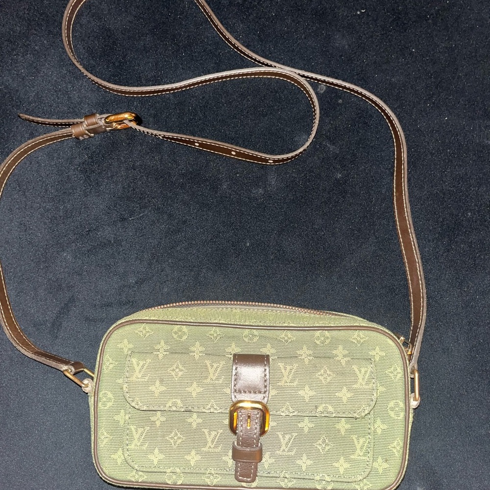 Louis Vuitton Juliette Monogram
Shoulder Bag crossbody khaki Green